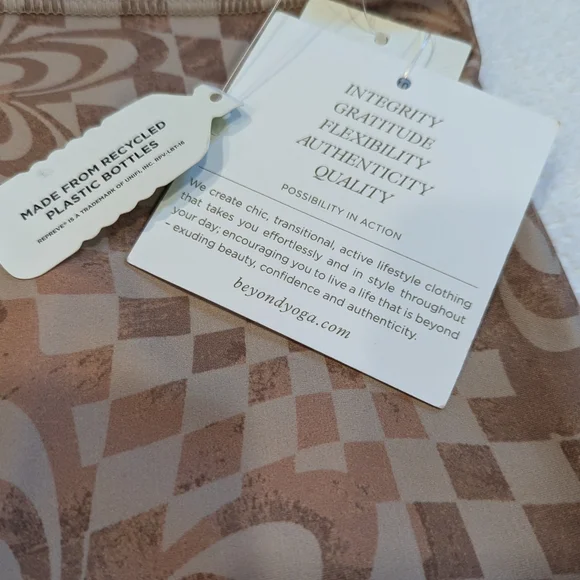 NWT.... BEYOND YOGA Rare Tan Check Flower High Waisted Midi Leggings SIZE L - Picture 6 of 10
